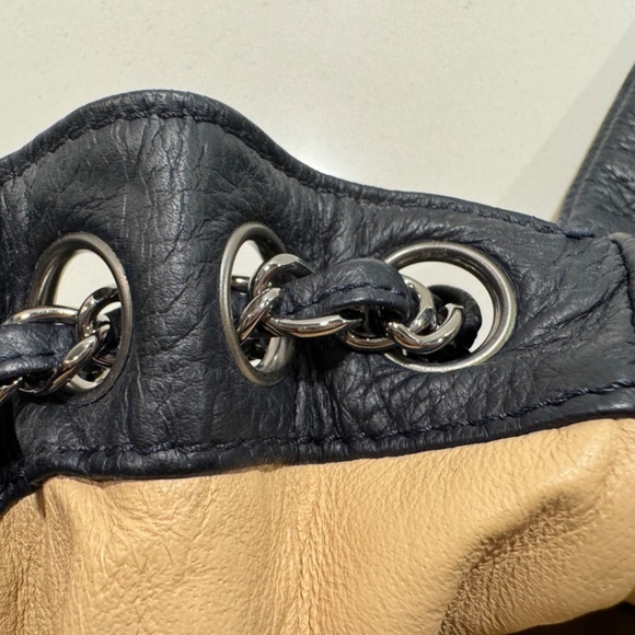 Vintage CHANEL Leather Luxe Ligne accordion flap bag - Picture 11 of 17